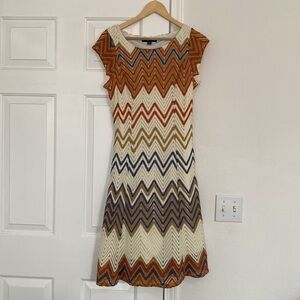 Sharagano crochet NWOT shortsleeved dress in earth tones.